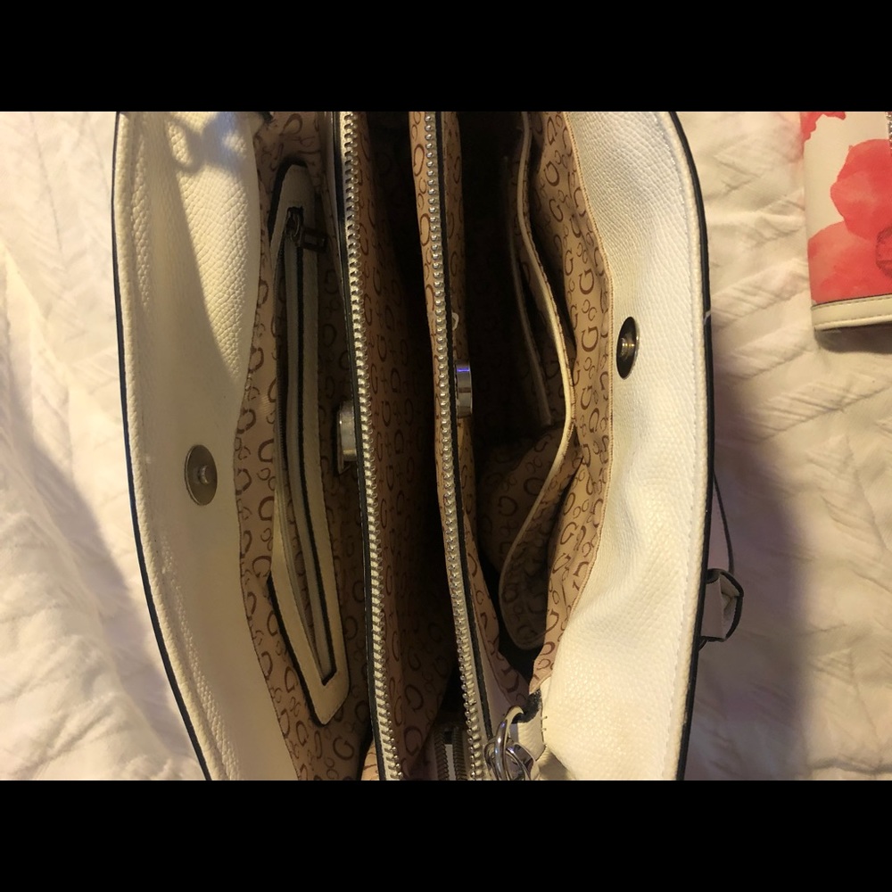 guess purse and matching wallet - Picture 2 of 2